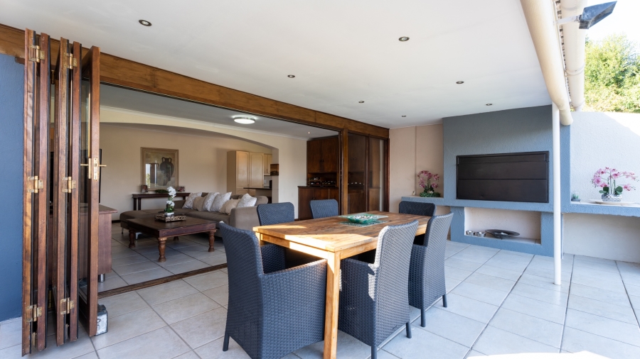 5 Bedroom Property for Sale in Uniepark Western Cape
